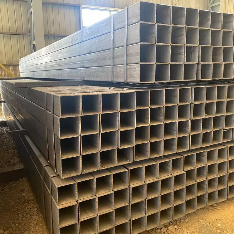 Siyah Çizgili Dikdörtgen Boru